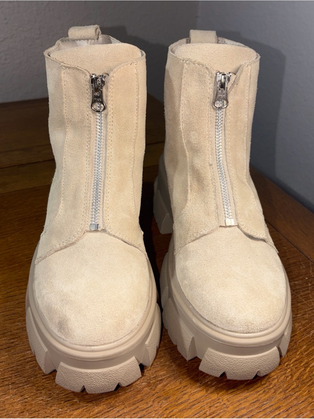 AQUA Woman’s Size 8.5 Leather Upper Beige Combat Suede Booties